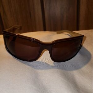 Lacoste Women's sunglasses Brown LA125620  Wide Arms EUC Sunglasses